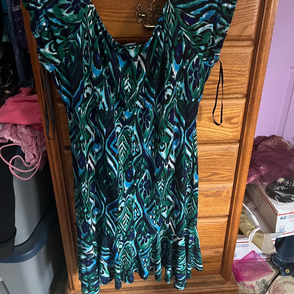 Large, new dress, stunning